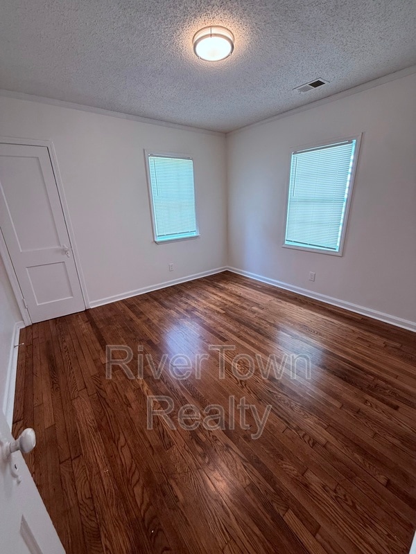 Building Photo - 2677 Larose Ave