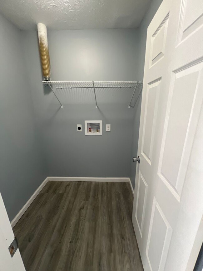 Building Photo - 104-106 W Petersburg St