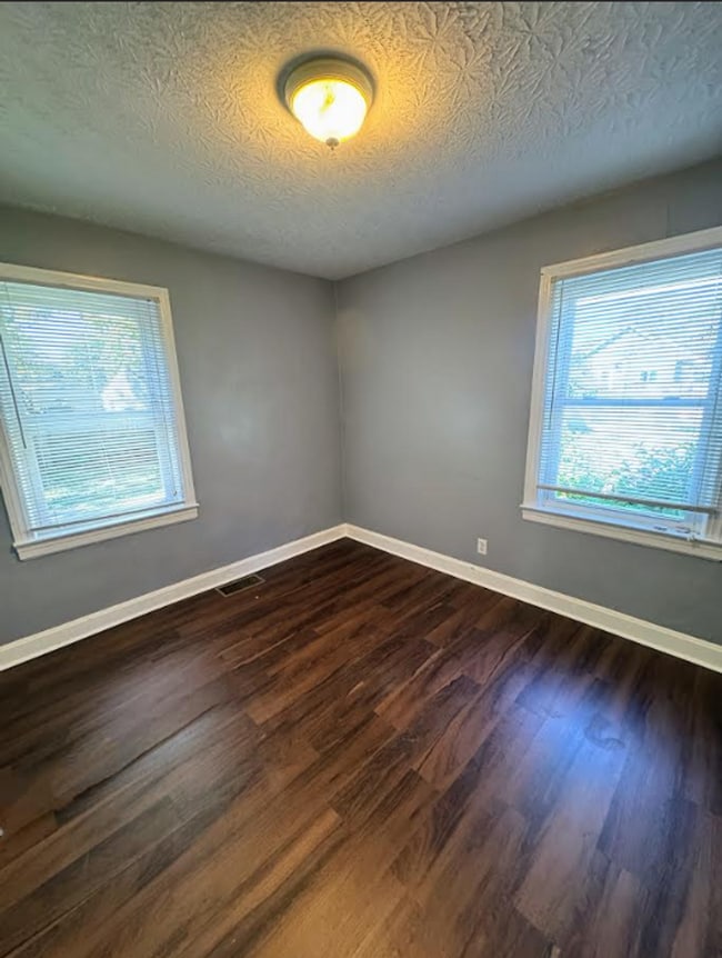 Building Photo - 4BR w/ Detached Garage near Downtown Louisville