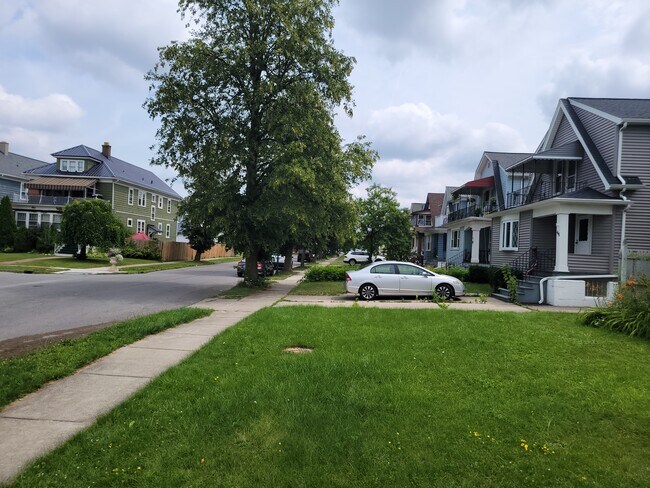 Building Photo - 450 Linden Ave