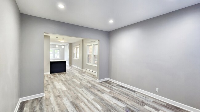 Building Photo - 4045 N Moody Ave