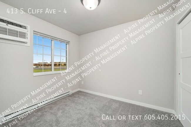 Building Photo - 413 S Cliff Ave