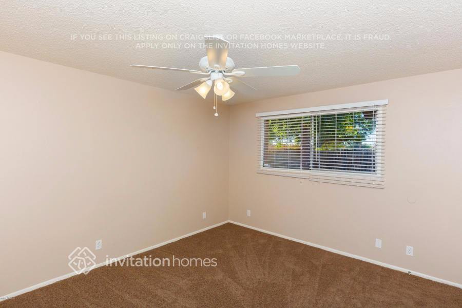 Building Photo - 1800 W Mountain View Dr