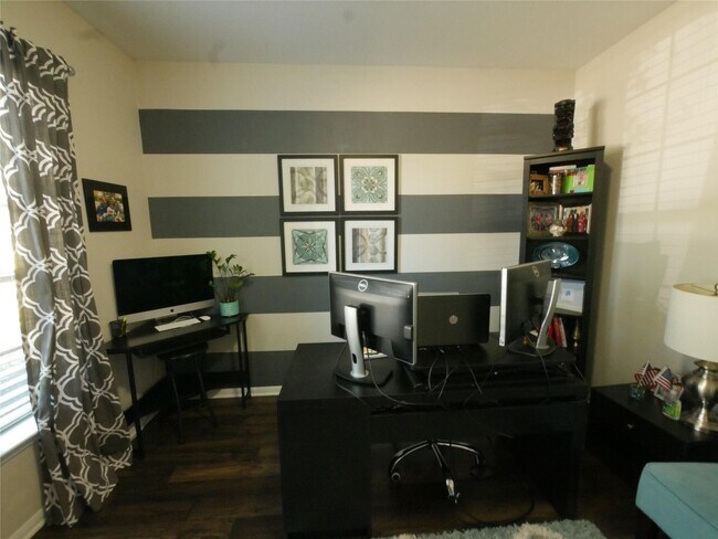 Building Photo - 20715 White Hyacinth Dr