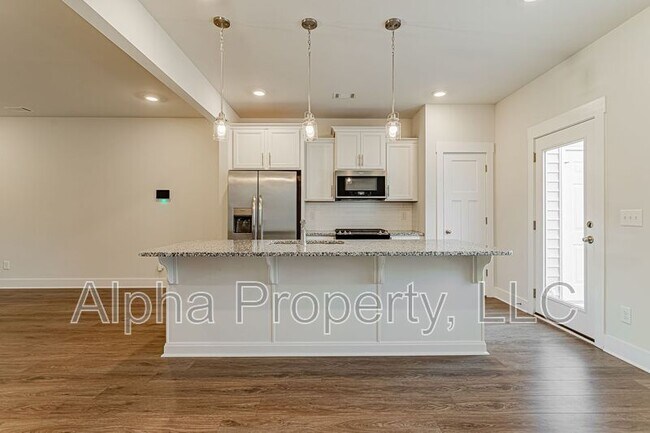 Building Photo - 32 Mardale Ln