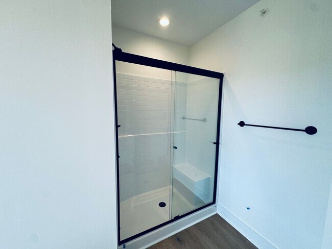 Building Photo - Brand New Luxury Condo - Middle Floor