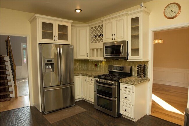 Building Photo - 5025 Baywood Dr