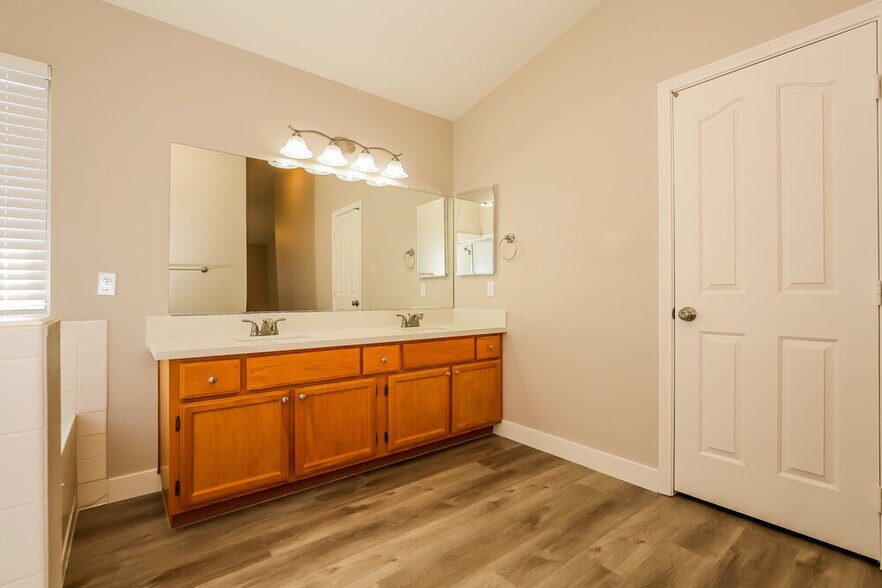 Building Photo - 5616 Red Bluff Dr