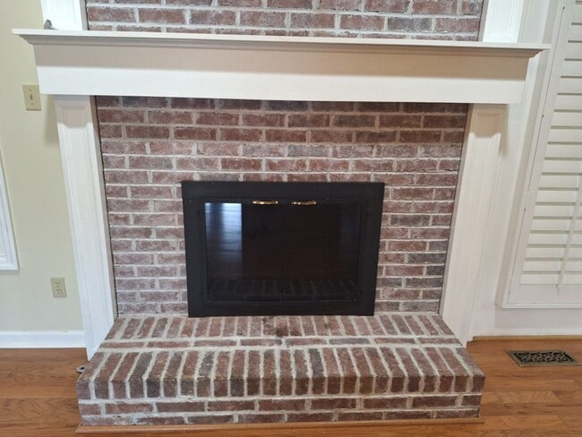 Building Photo - 4bd/3 bath located in desirable neighbor in Fox Den Subdivision in West Knoxville