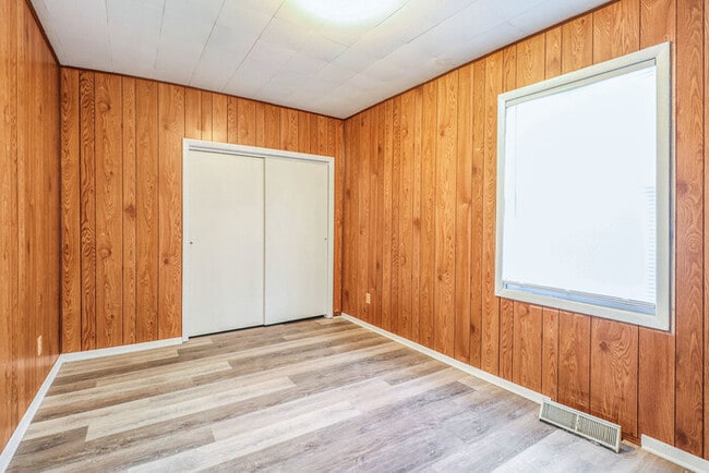 Building Photo - 1722 S Brookfield St