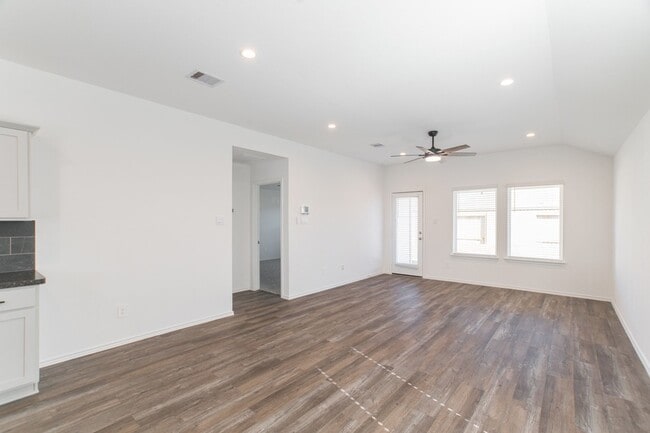 Building Photo - 24314 Pebble Cres Ln