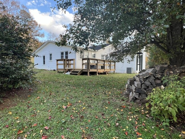 Building Photo - 128 Meadow Ln