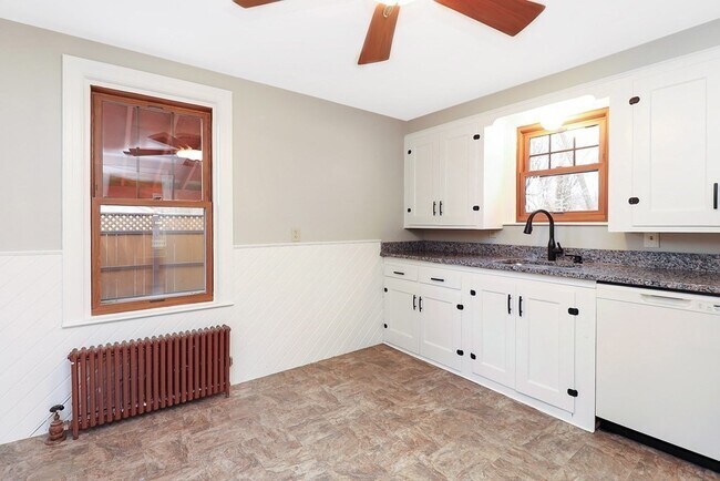 Building Photo - 142 Elmwood Ave