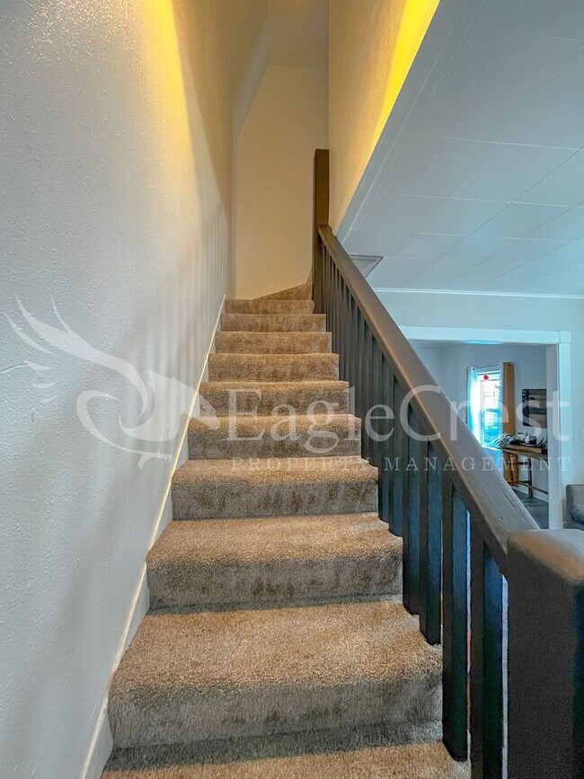 Building Photo - A Timeless & Elegant 2 Bedroom 1 Bathroom Single Family Home