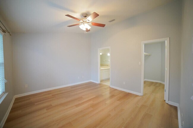Building Photo - 1121 Mosswood Chase