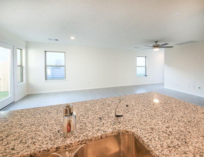 Building Photo - 9407 Castillo Ct