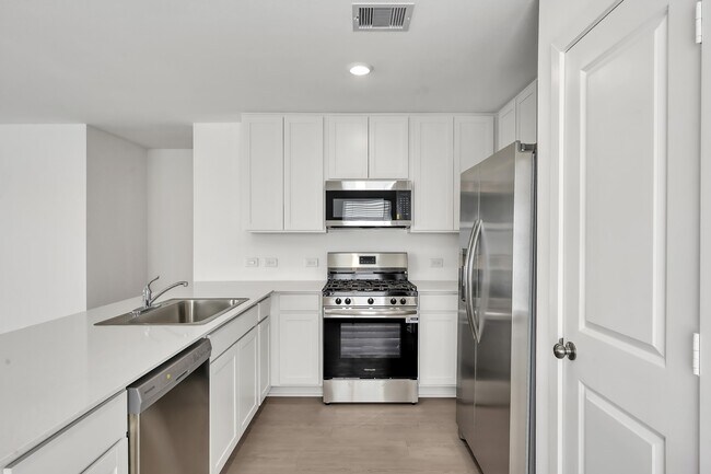 Building Photo - 29635 Knollwood Bay Rd