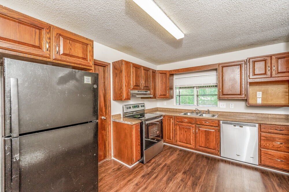 Building Photo - 1124 Little John Ln