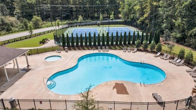 Building Photo - 167 Fernbrook Trl