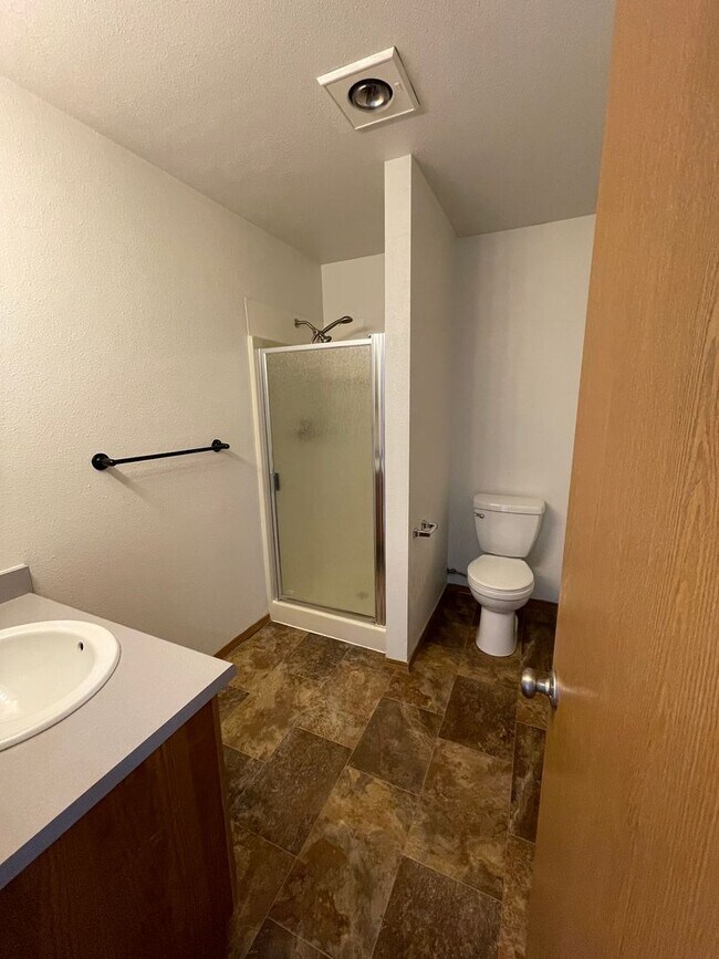 Building Photo - 1308/1310 W Lakeside Dr