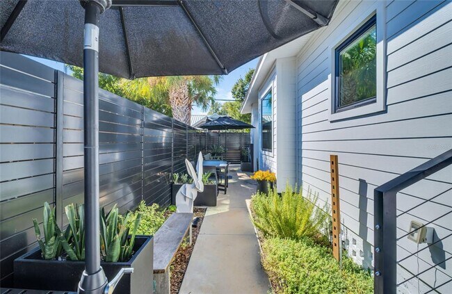 Building Photo - 747 2nd St N