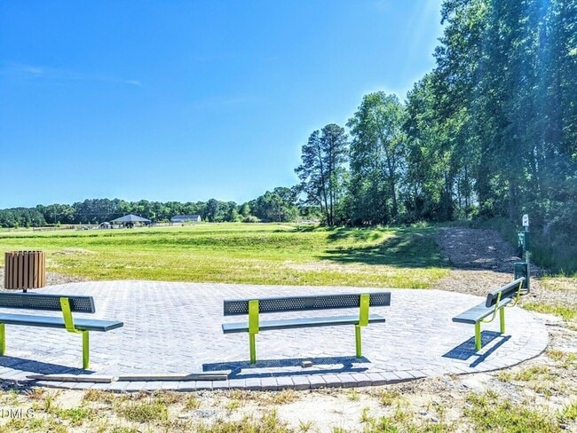 Building Photo - 213 Brisk Dr