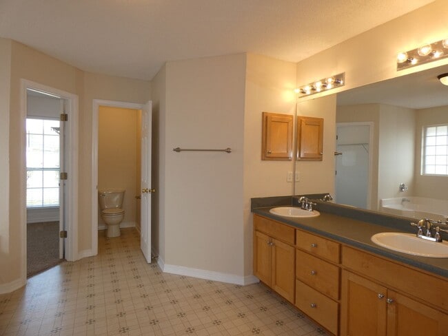 Building Photo - 4 Bedroom in Spencer Oaks Subdivision
