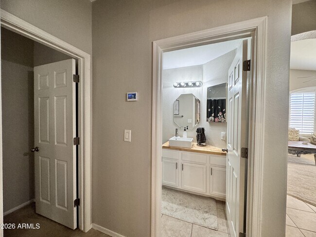 Building Photo - 1461 S Cholla Pl