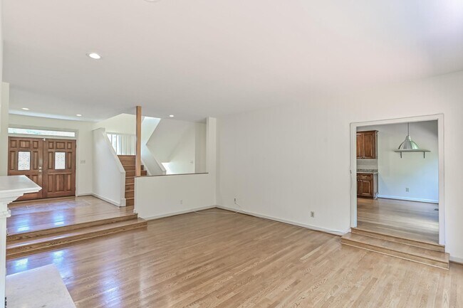 Building Photo - 445 Springvale Rd