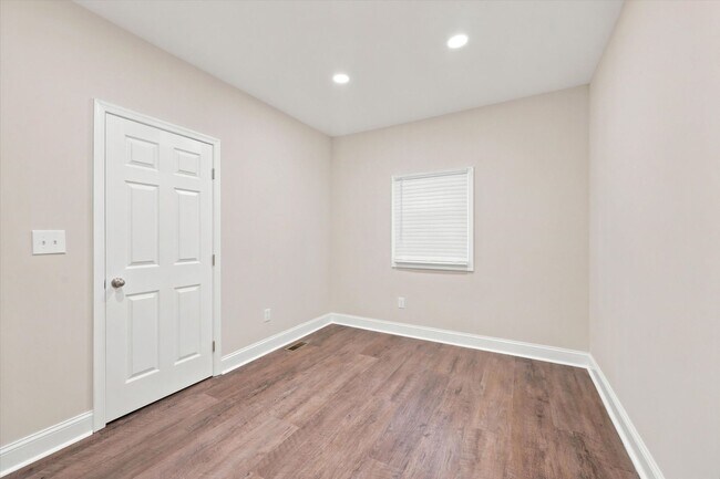 Building Photo - 1605 Brintons Bridge Rd