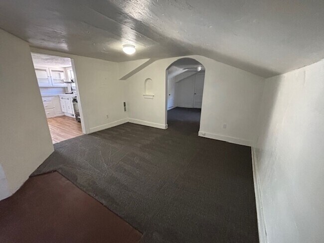 Building Photo - 164 Webb Duplex