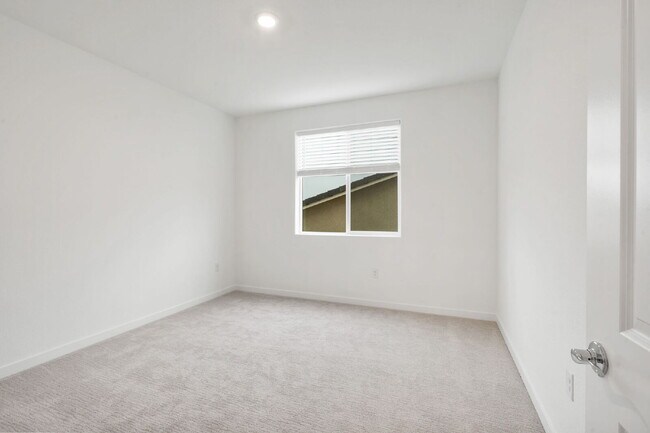 Building Photo - BRAND NEW BUILD 3000SQFT HOUSE FOR RENT