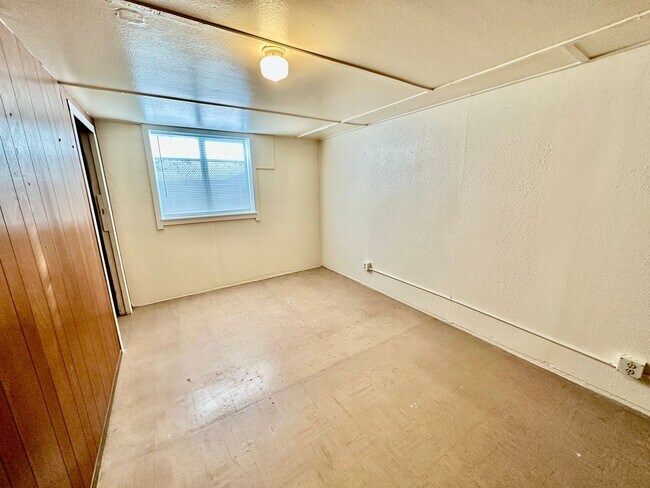 Building Photo - 1701 E Olympic Ave