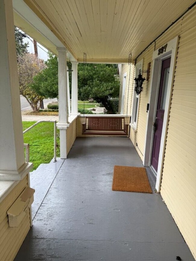 Building Photo - 3 Bedroom 1.5 Bath Downtown Dixon *STAR RENTALS