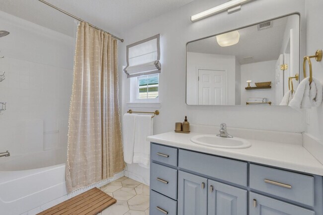 Building Photo - 142 West Tisbury Lane