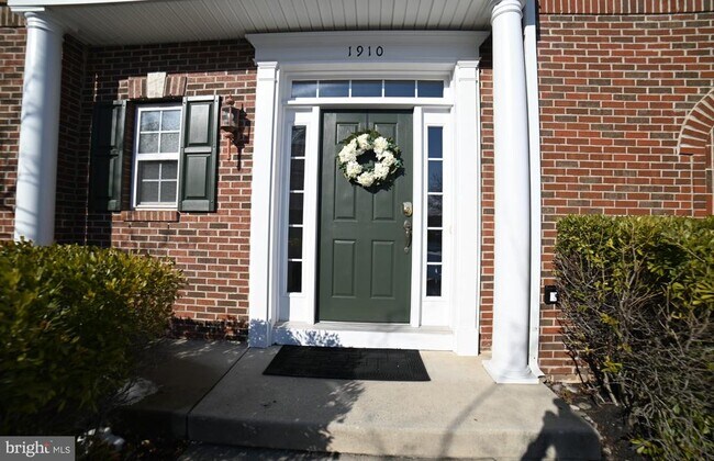Building Photo - 1910 Cavalier Ln