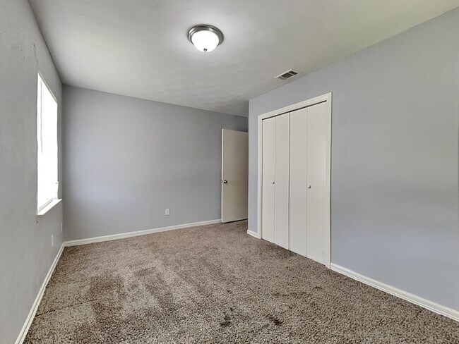 Building Photo - Heart of Garland Dream Home!