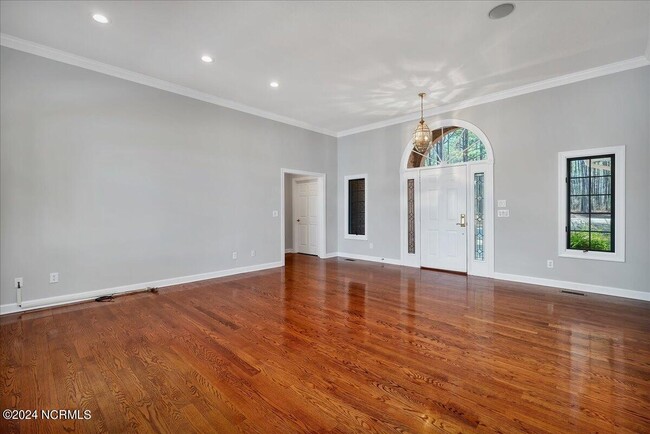 Building Photo - 11 Whisper Lake Dr