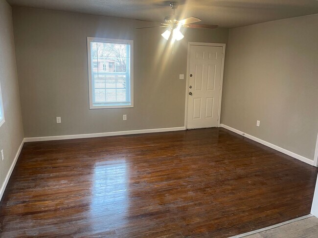 Building Photo - SLATON CHARMER! Totally Remodeled!! Availa...