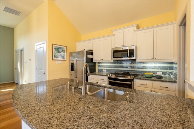 Building Photo - 1016 Peacock Blvd