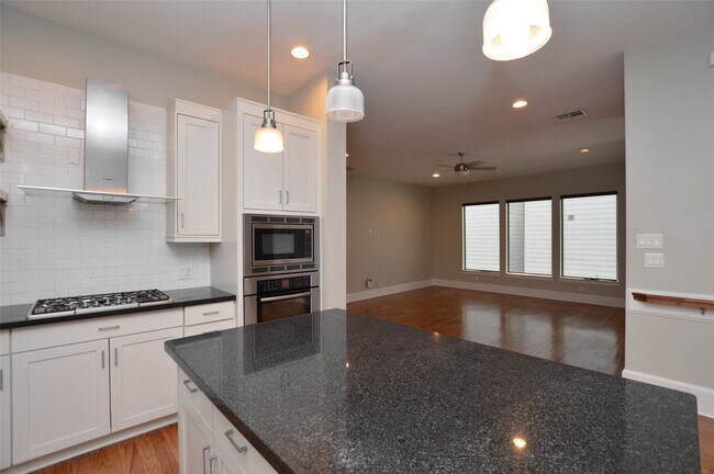 Building Photo - 1538 W 23rd St