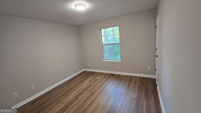 Building Photo - 3025 Mangum Dr