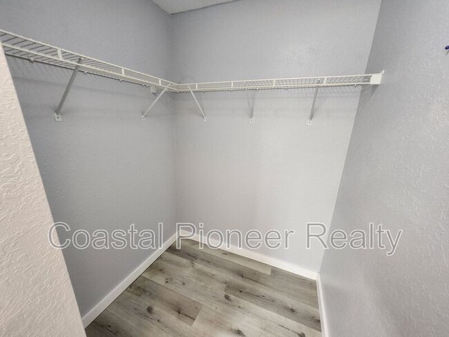 Building Photo - 9232 Lake Chase Island Way