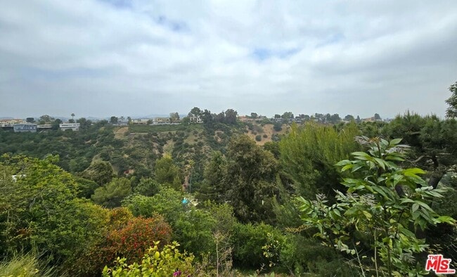Building Photo - 2050 Linda Flora Dr