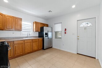 Building Photo - 357 Nesbit Terrace