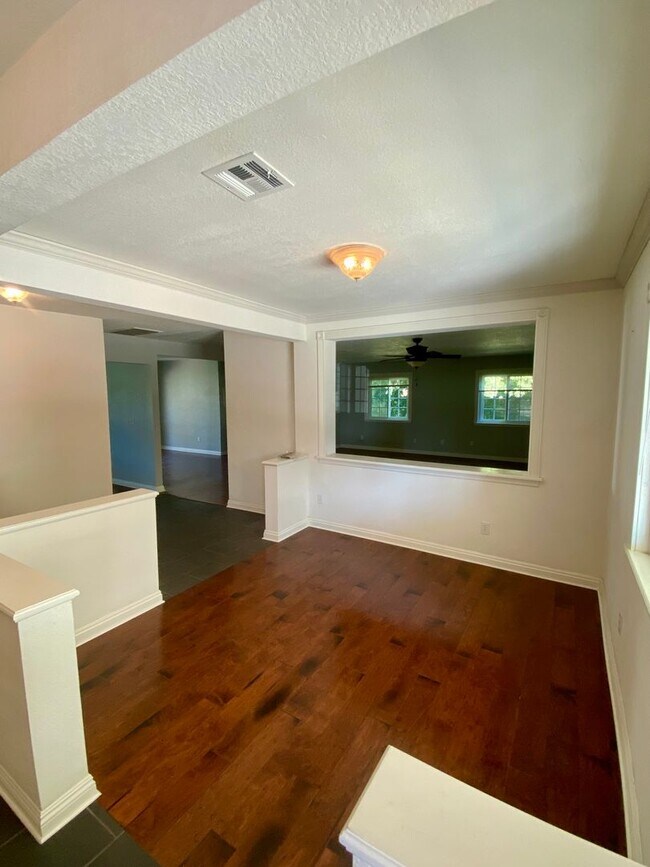 Building Photo - Charming, remodeled, country style home in private Simi Valley location.