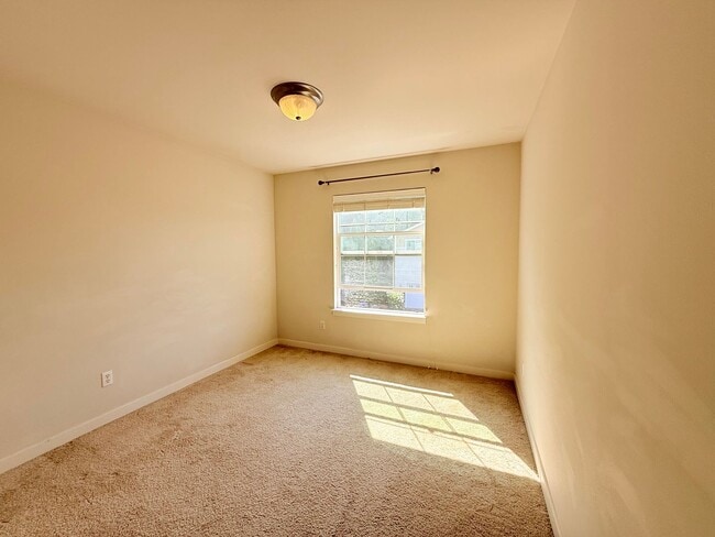 Building Photo - 4107 240 Pl SE