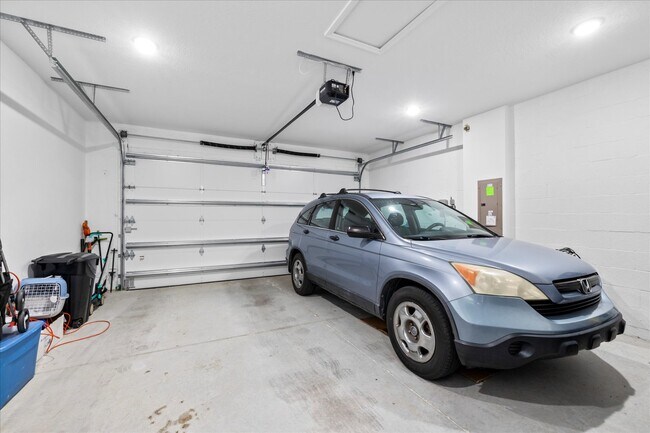 Building Photo - 12195 Stirrup Dr