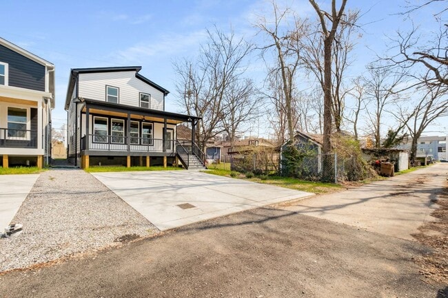 Building Photo - 2015 9th Ave N