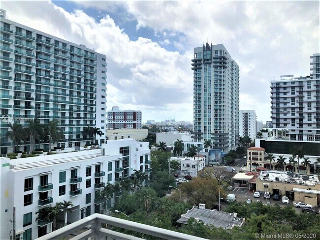 Building Photo - 455 NE 25th St